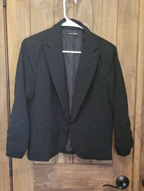 Amanda + Chelsea Single-Button Blazer